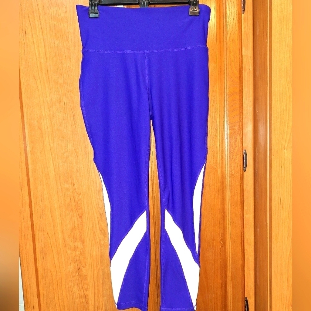 A pair of Xersion brand of performance  leggings in a medium.  They're NWT.